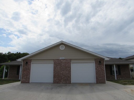 St. Robert Apartment: 20981 Hartsburg Ln