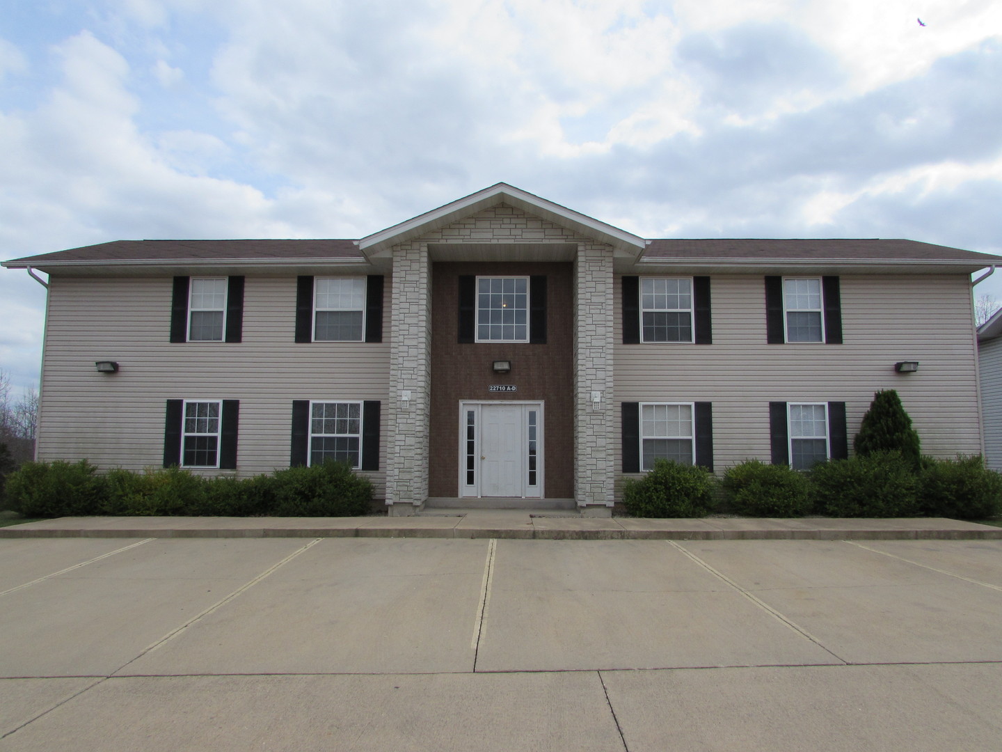 St. Robert Apartment: 22710 Hanley Ln