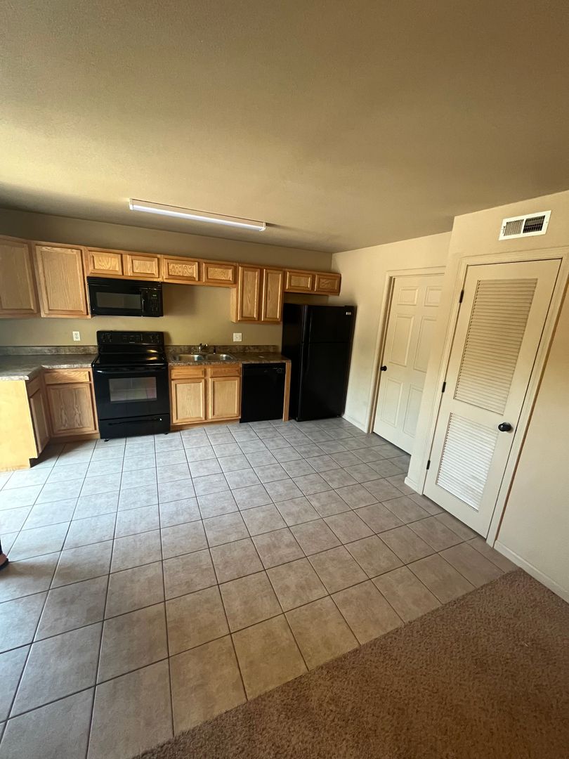 St. Robert Apartment: 16524 Hunters Ridge