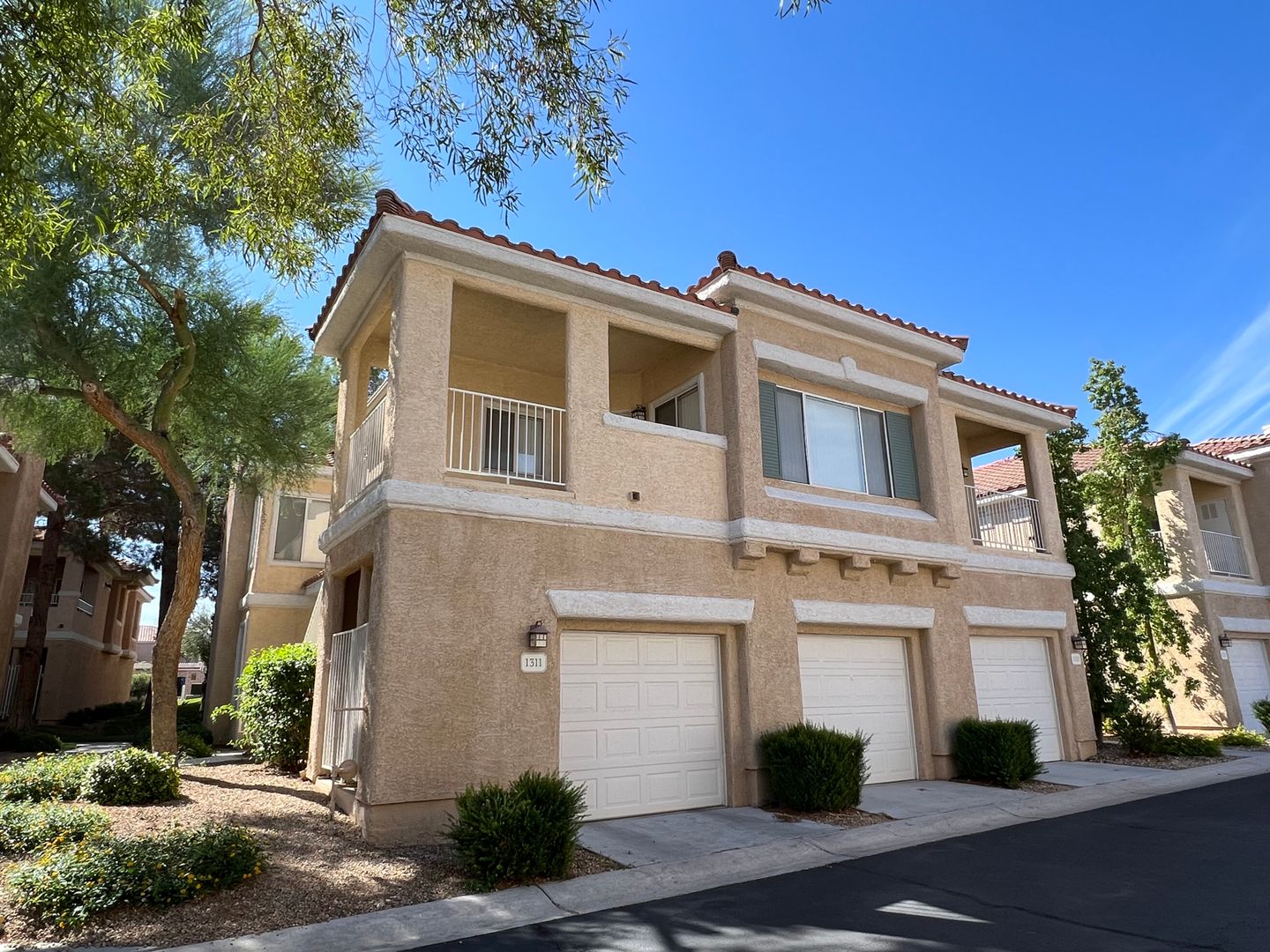 Henderson House: 251 S. Green Valley Pky  #1321