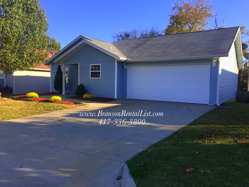 Large 5 Bedroom with lawn care and a community pool – photo 1