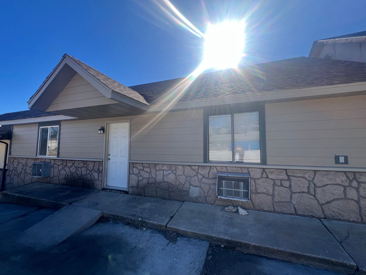 Hollister Apartment: 2323 S. Business Hwy 65