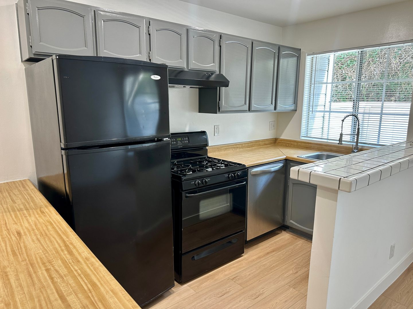 North Hollywood Apartment: 10911 Bloomfield Street