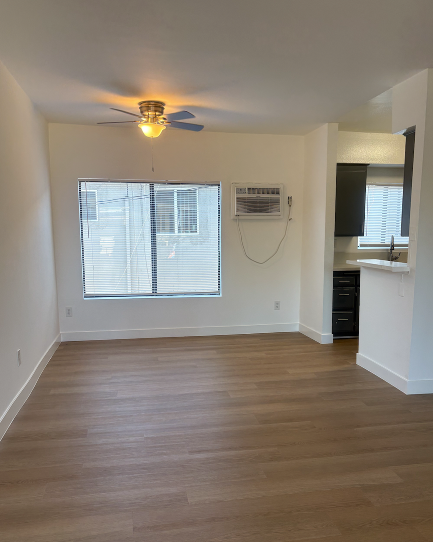 North Hollywood Apartment: 7061 Whitsett Avenue