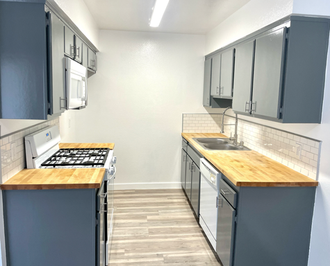 Beautiful 2 Bed/2 Bath Apartment with Private Balcony, Hardwood Flooring, Laundry Hook Ups, and Central AC – photo 1