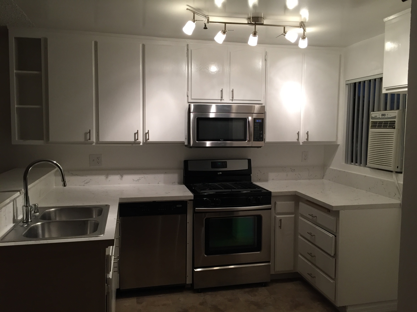 Tarzana Condo: 18530 Hatteras St