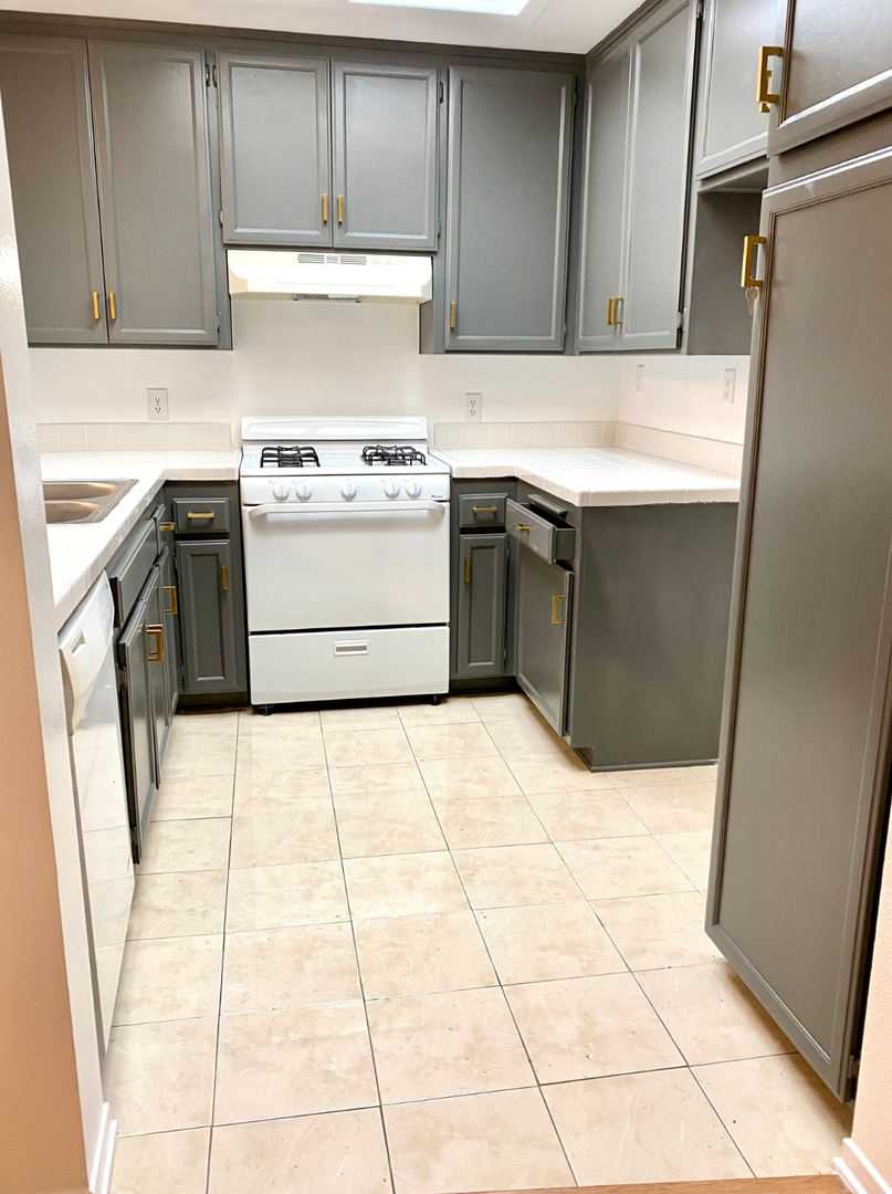 Mission Hills Apartment: 9919 Sepulveda