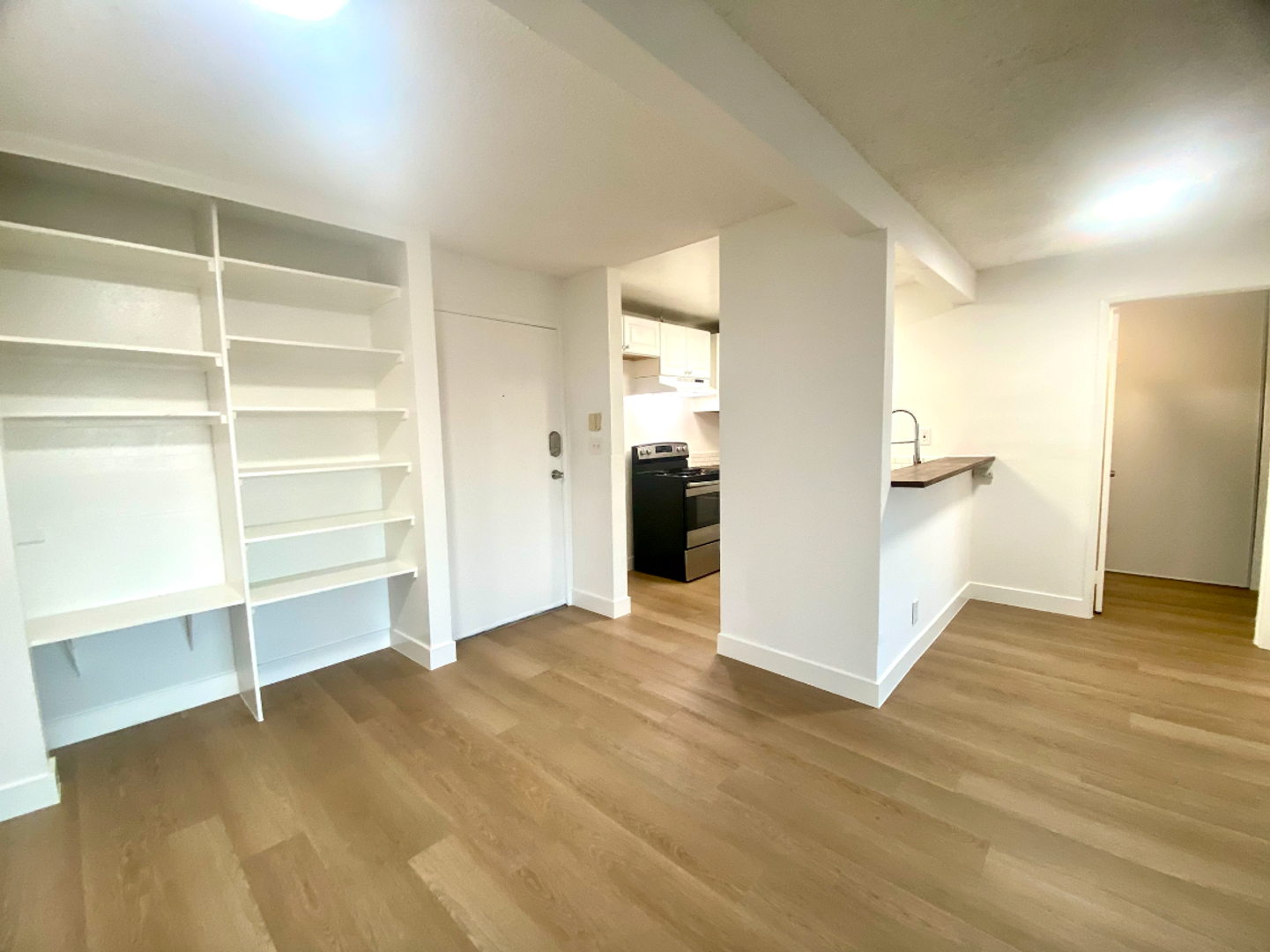 Canoga Park House: 21801 Roscoe Blvd