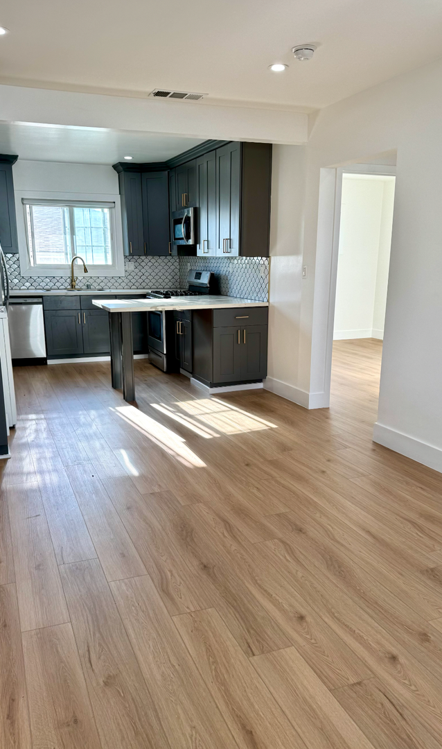 El Segundo Apartment: 440 W. Imperial