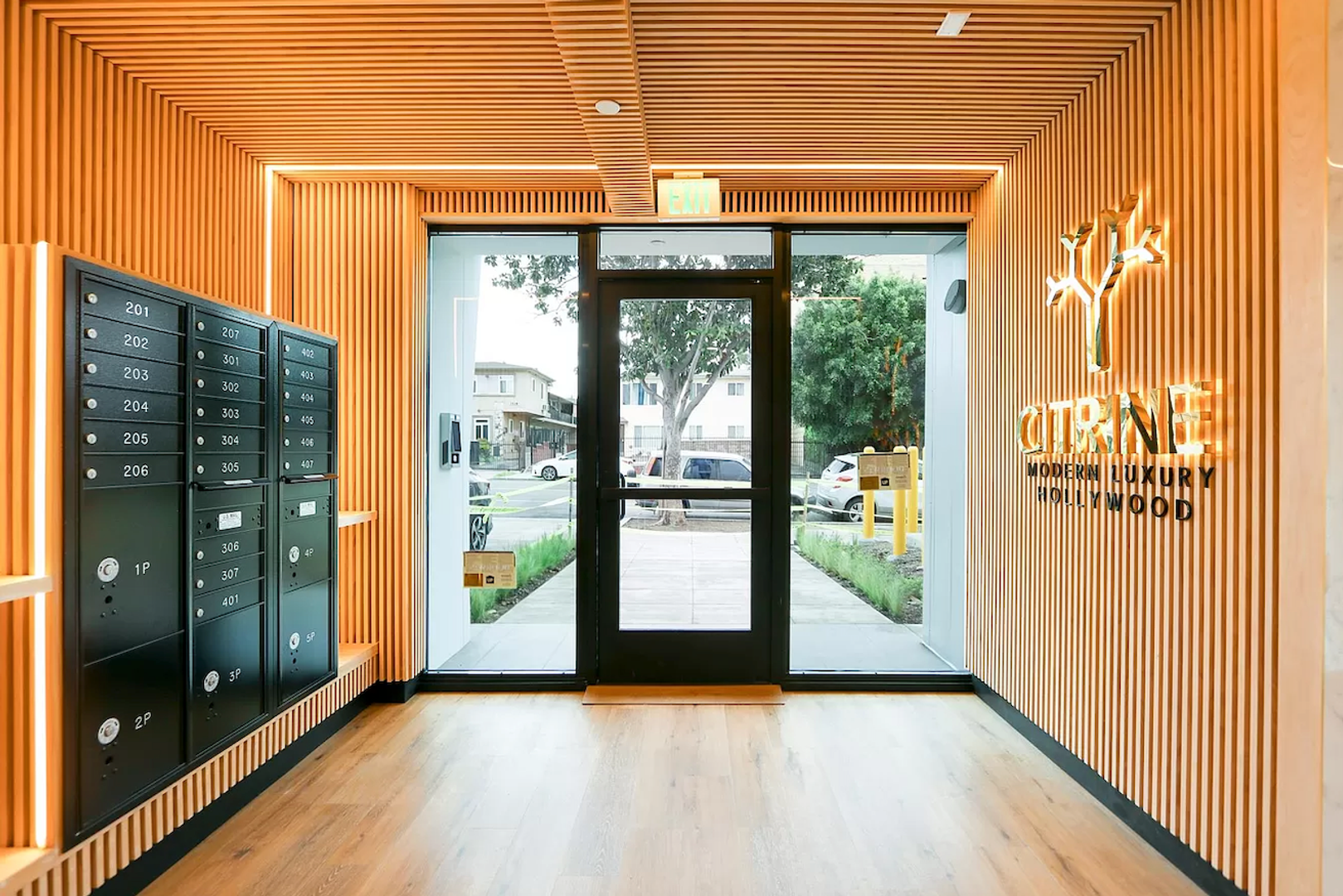 Hollywood Apartment: 1525 N Hobart Blvd