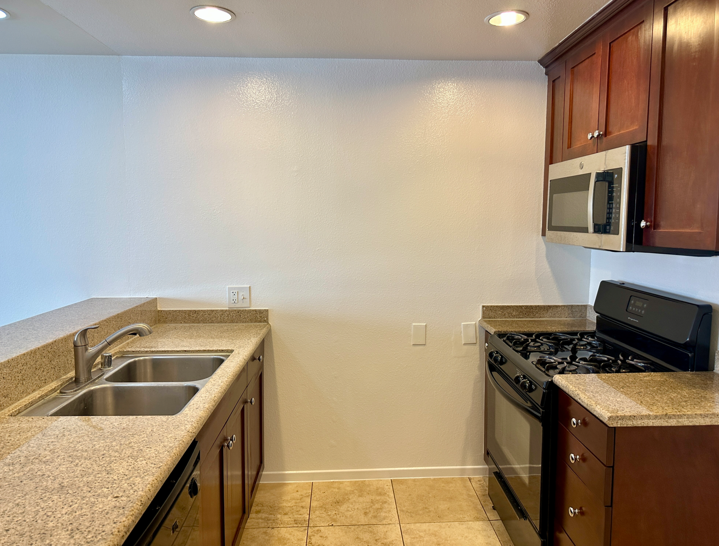 Winnetka Condo: 20253 Keswick St