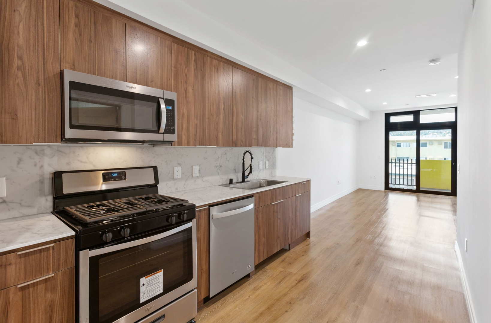 Hollywood Apartment: 1525 N Hobart Blvd