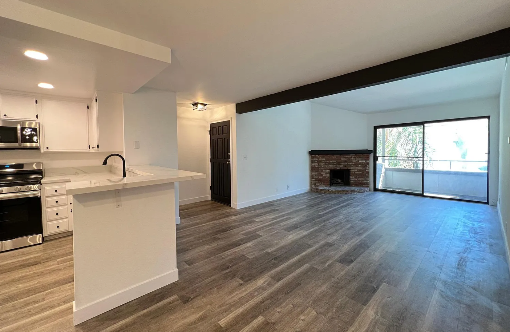 Van Nuys Condo: 15511 Sherman Way