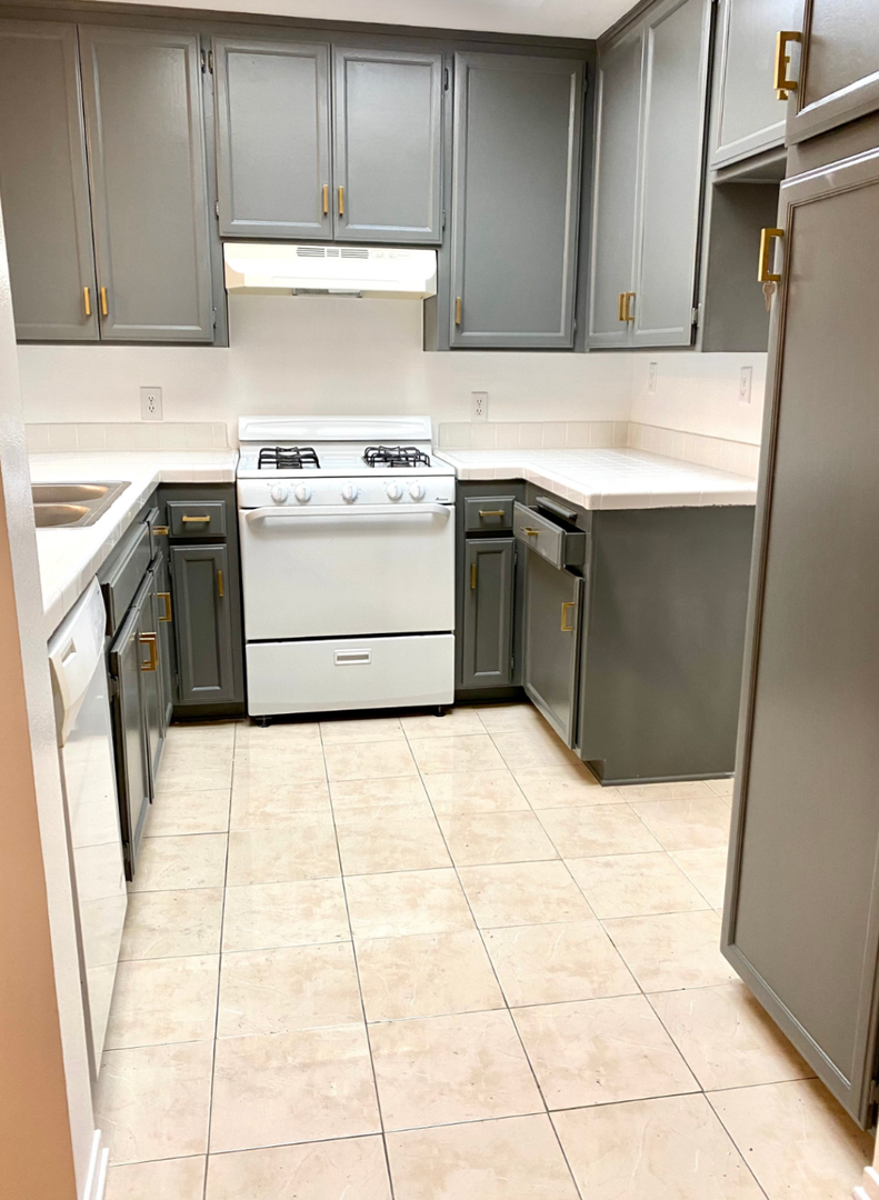 Mission Hills Apartment: 9919 Sepulveda