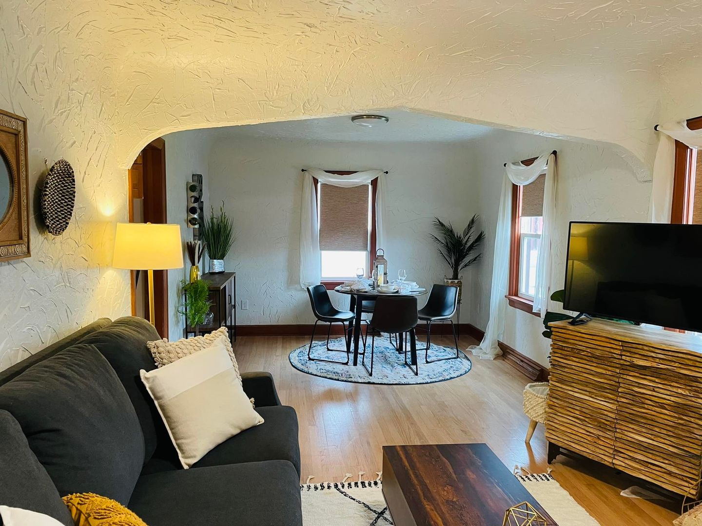 Laurel Apartment: 801 E Main