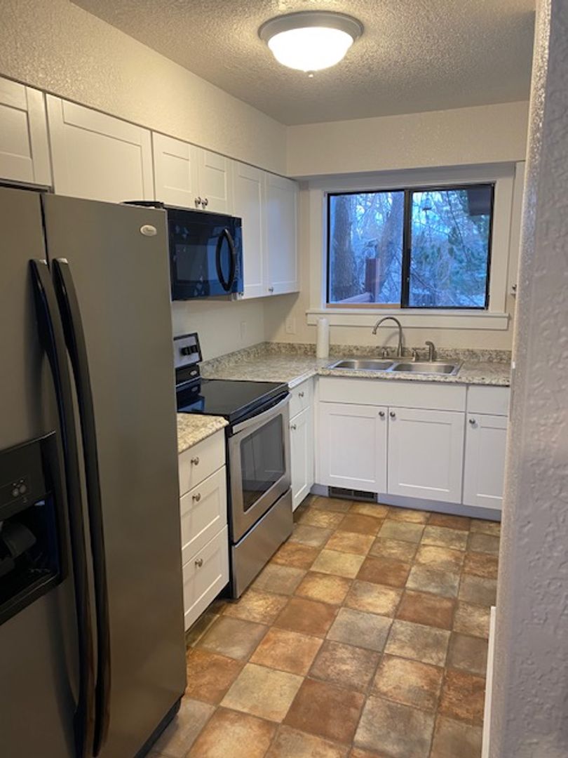 Billings House: 145 Bohl Ave