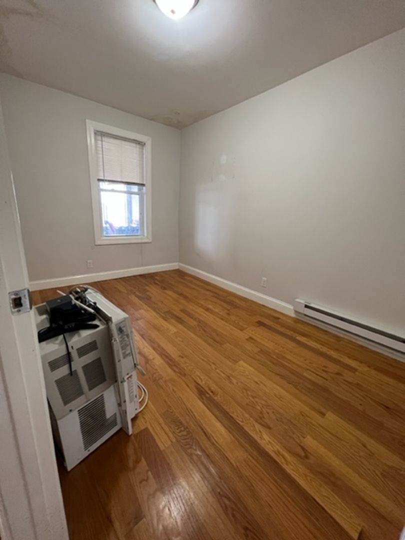East Boston Apartment: 67 Marion St