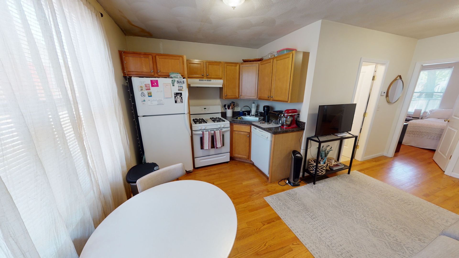 East Boston Apartment: 52 Brooks St