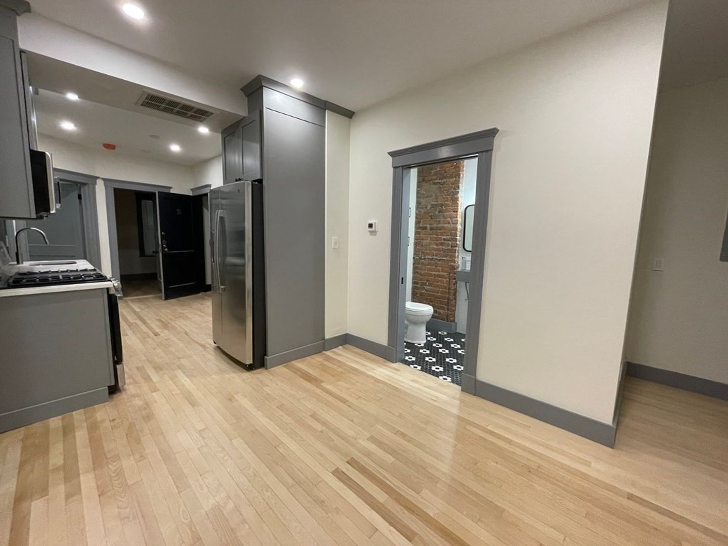 Allston Apartment: 41 Long Ave
