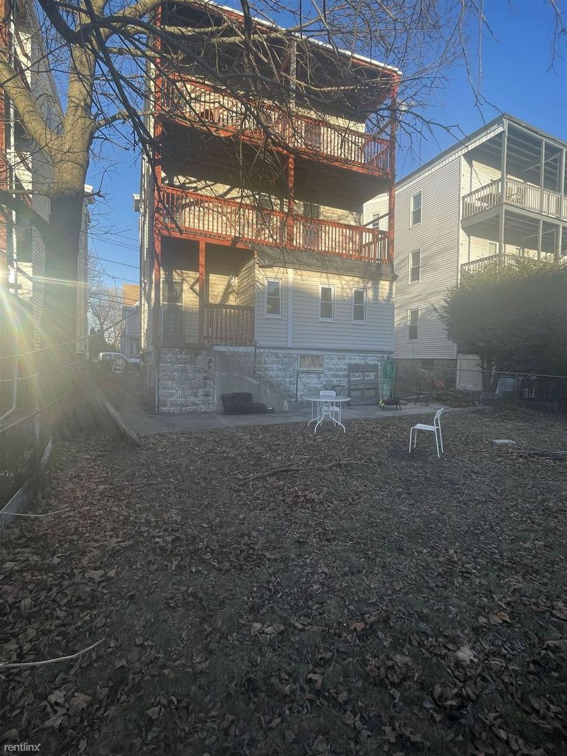 Brighton Apartment: 292 Summit Ave