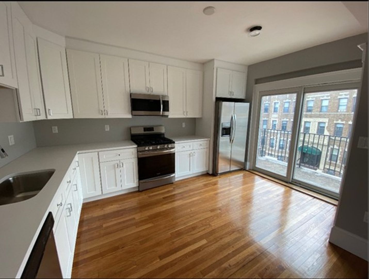 Allston Apartment: 190 Kelton St