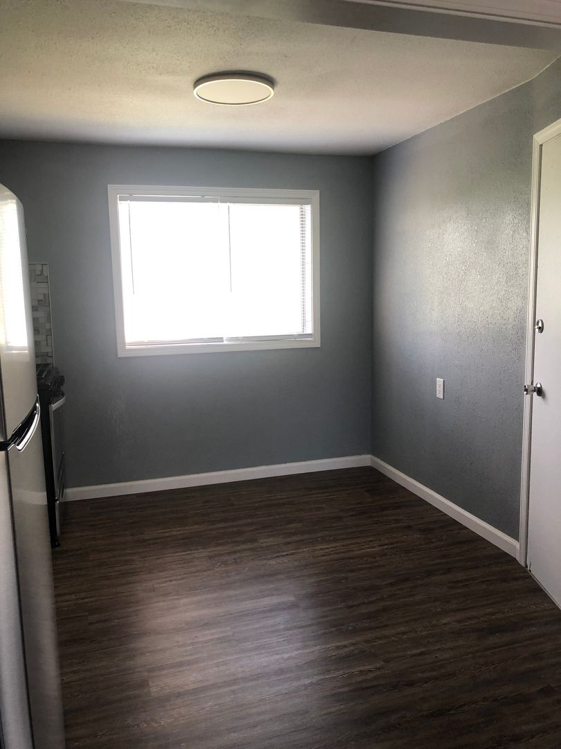 Rolla Apartment: 1300 N Oak