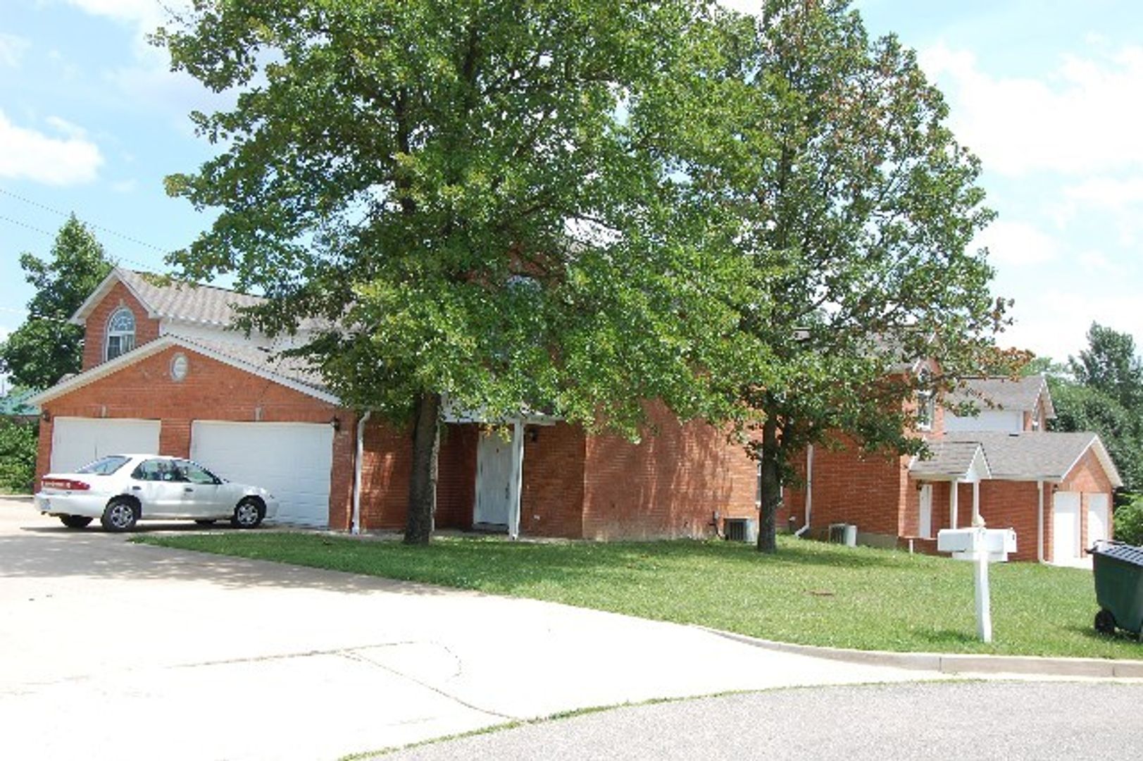 Rolla Apartment: 601 Newcastle Ct