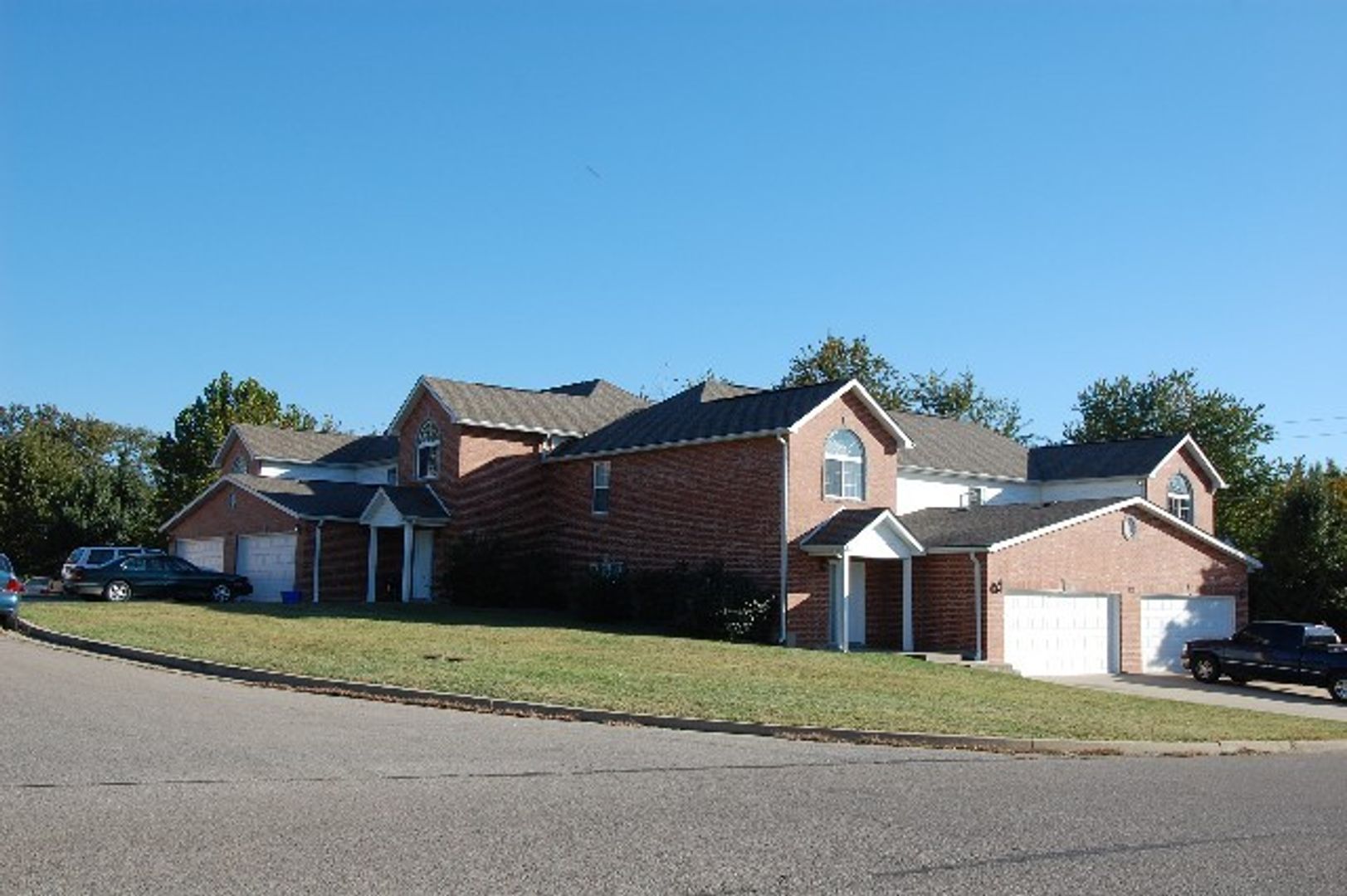 Rolla Apartment: 603 Newcastle Ct