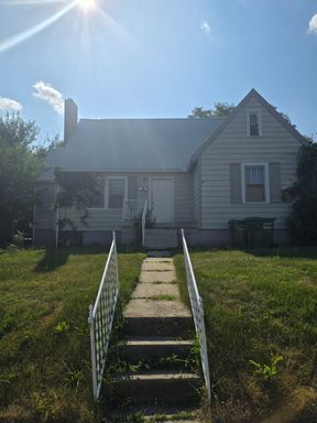 property 1803 N Oak St