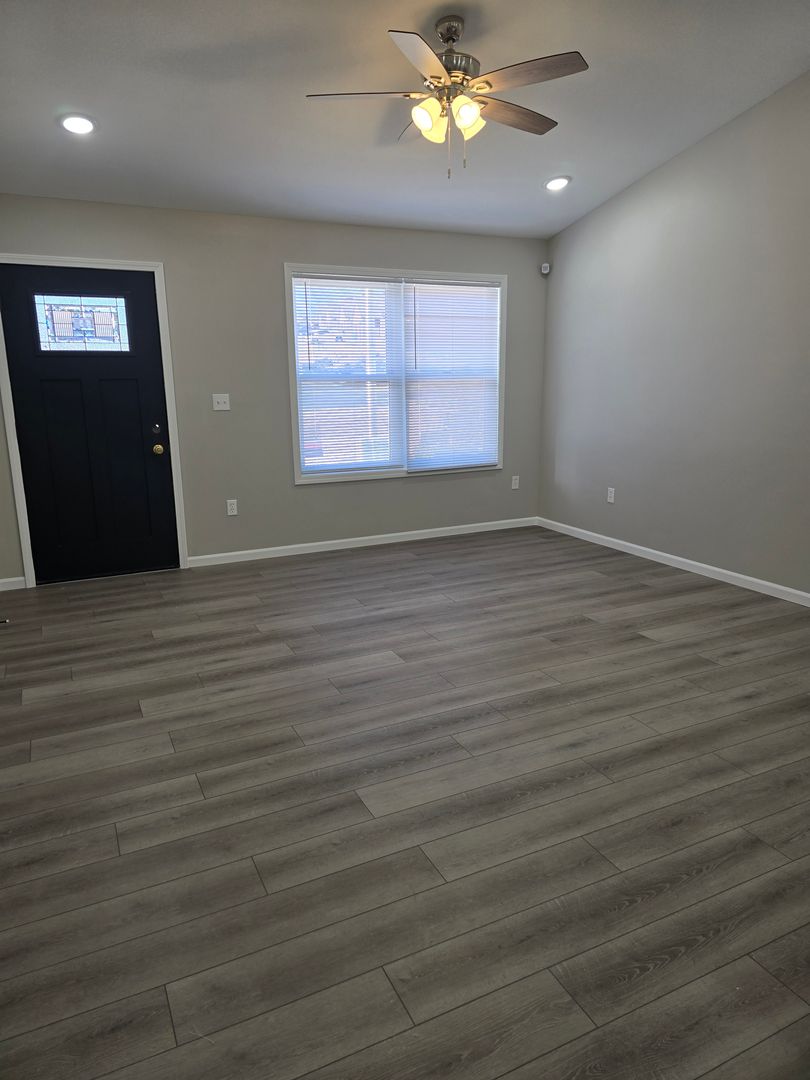 Rolla Apartment: 1529 St. Maria's St