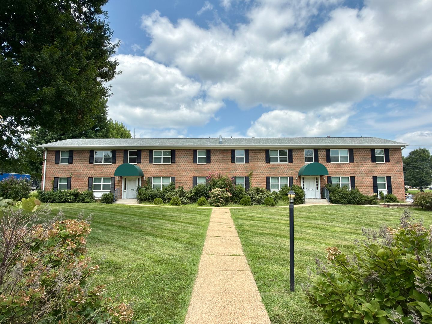 Rolla Apartment: 1206 W 9th St