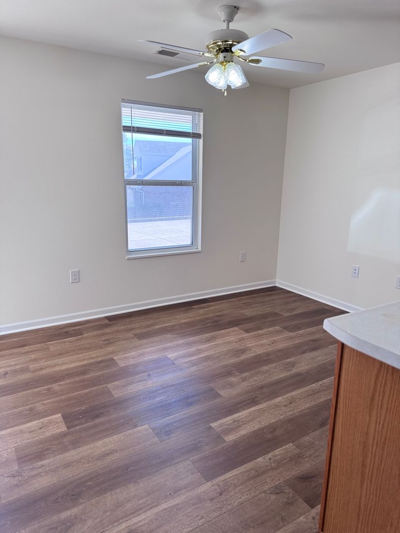 Rolla Apartment: 105 Oaktree Ln