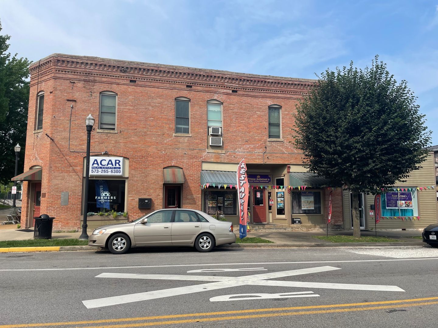 St James Apartment: 101 N Jefferson St