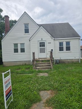property 1707 N Cedar St