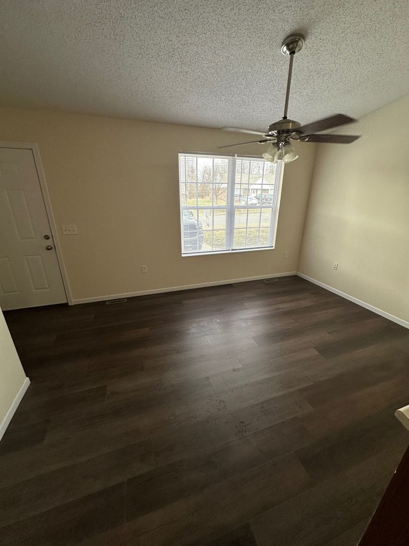 Rolla Apartment: 2007 Maxwell St