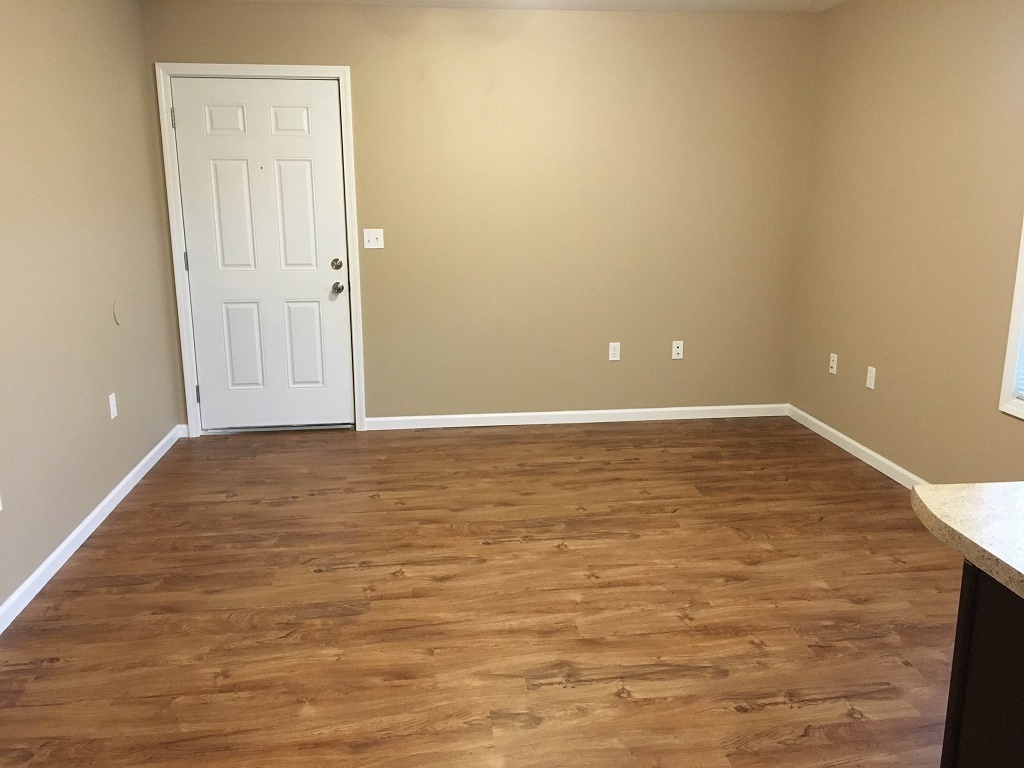 Rolla Apartment: 2020 Forum Dr