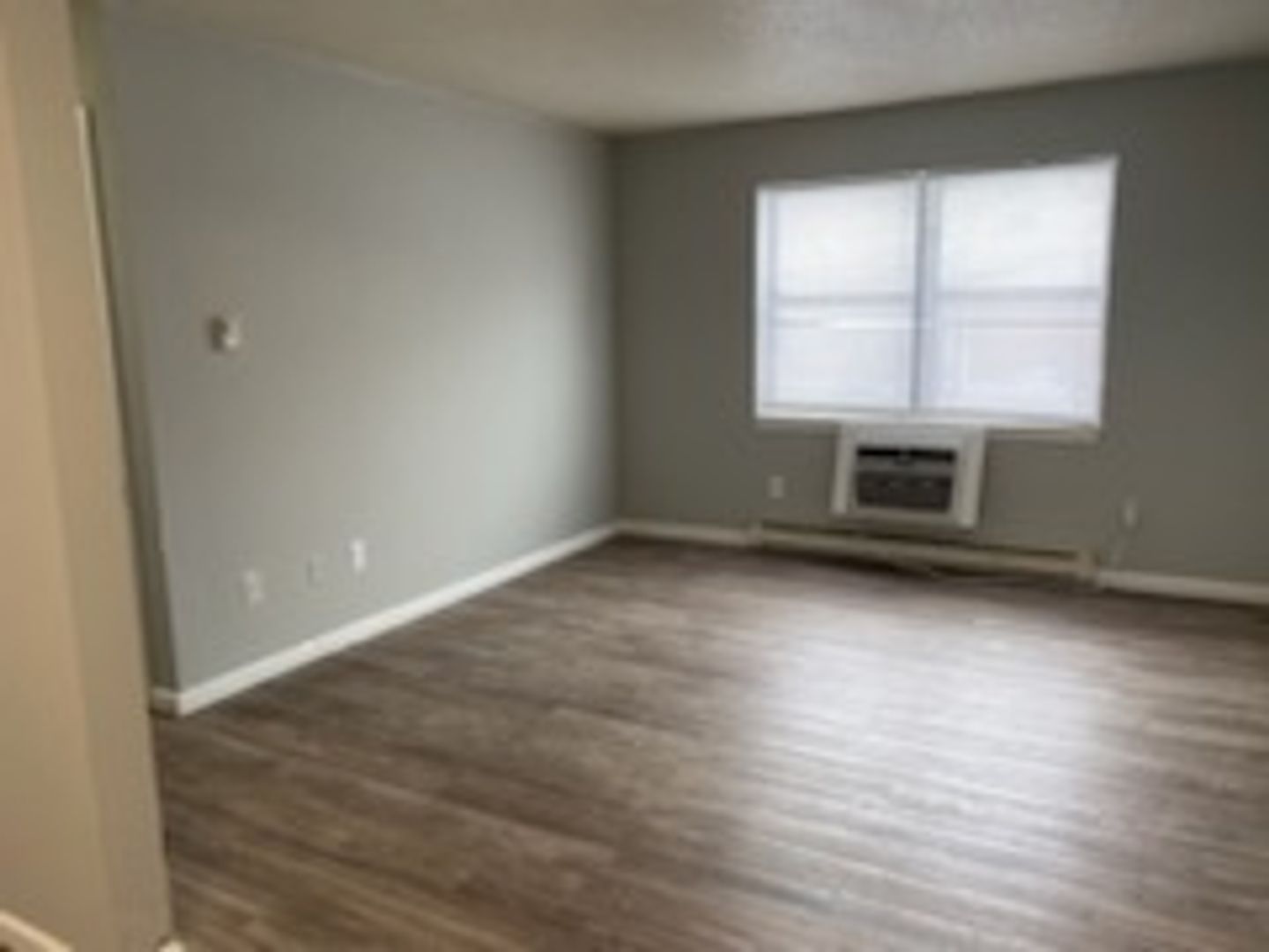 Rolla Apartment: 1821 White Columns Dr