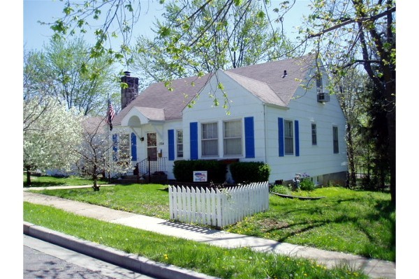 property 704 E 11th St