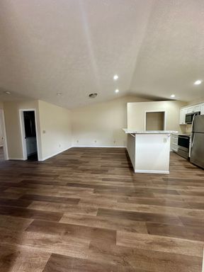 property 1437 Commercial Dr