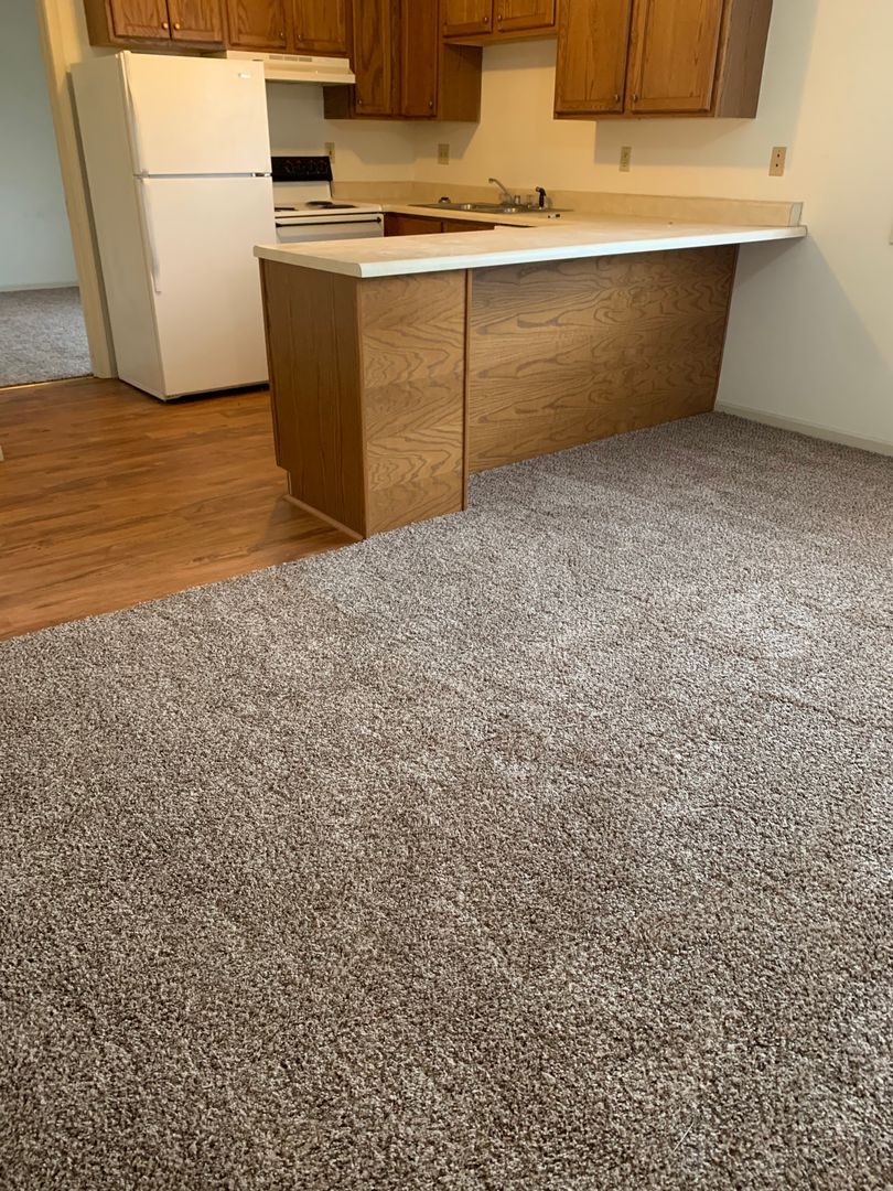 Rolla Apartment: 2020 Forum Dr