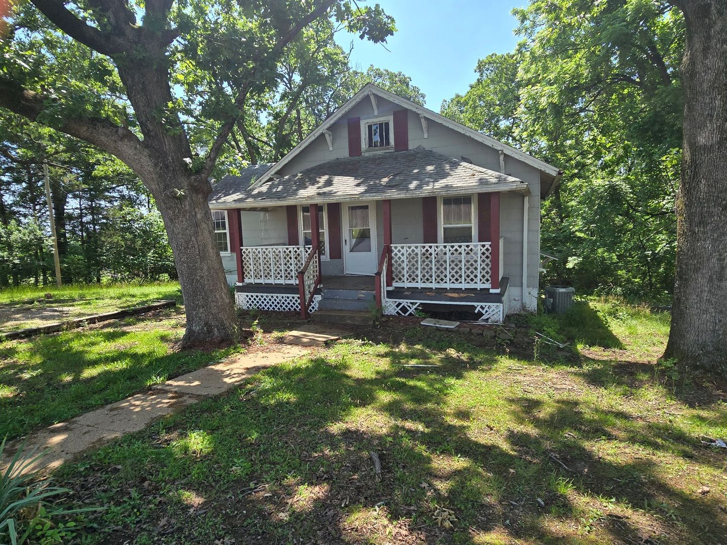 Rolla House: 645 Houston Road