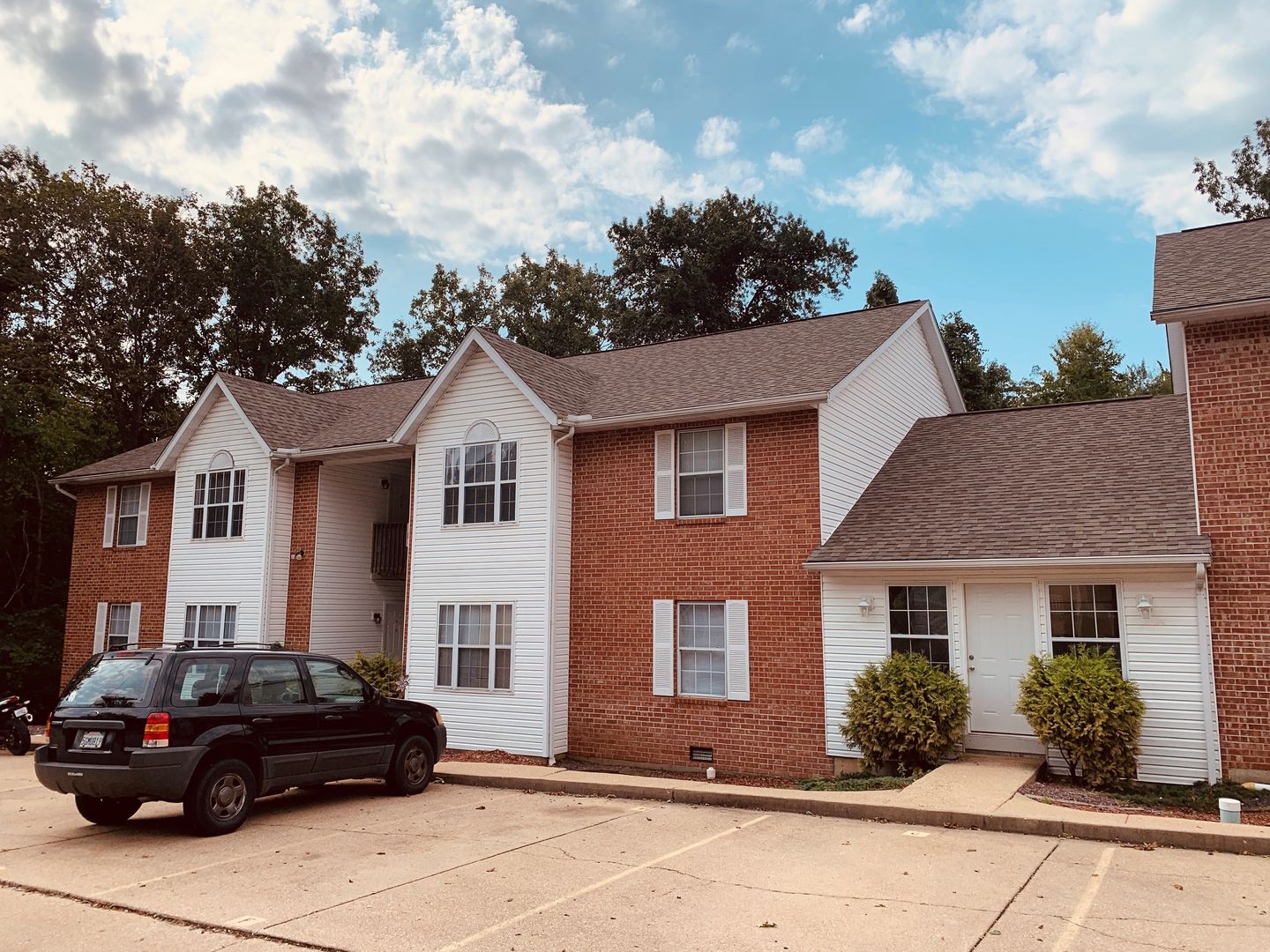 Rolla Apartment: 407-411 Richard Dr