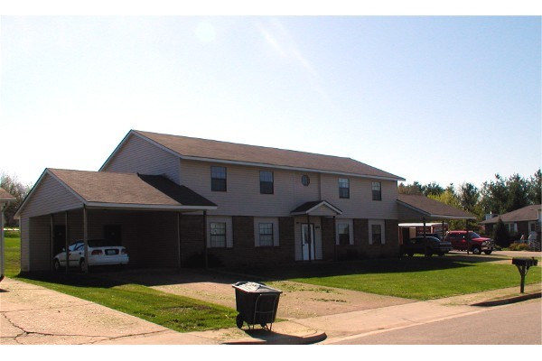 Rolla Apartment: 600 Wakefield Dr