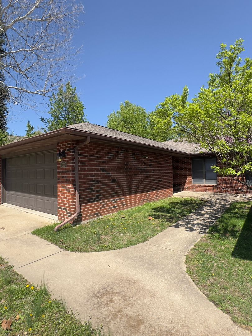Rolla Apartment: 690-692 Donald Dr