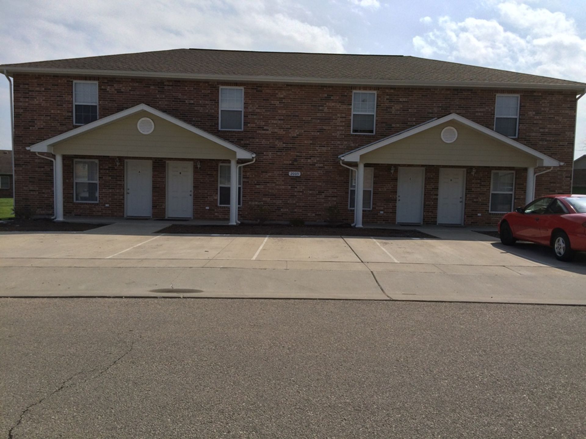 Rolla Apartment: 2005 Holt Dr