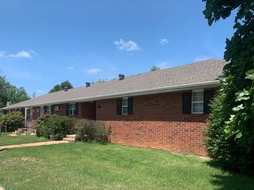 property 321 W Walnut St