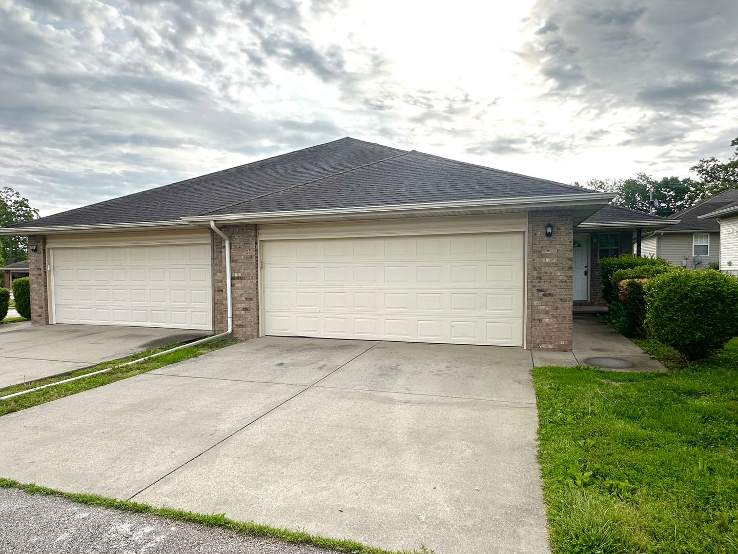 Ozark Apartment: 5590-5592 N. Brown Ln