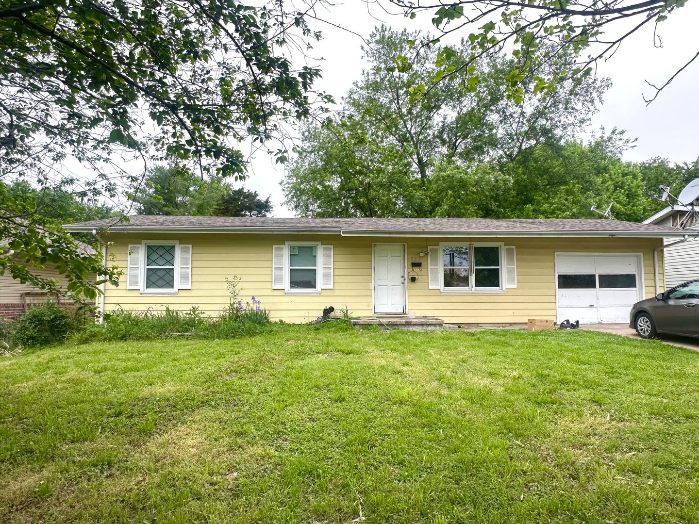 Springfield House: 547 South Hilton Ave