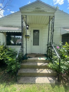 property 2632 W Lincoln St