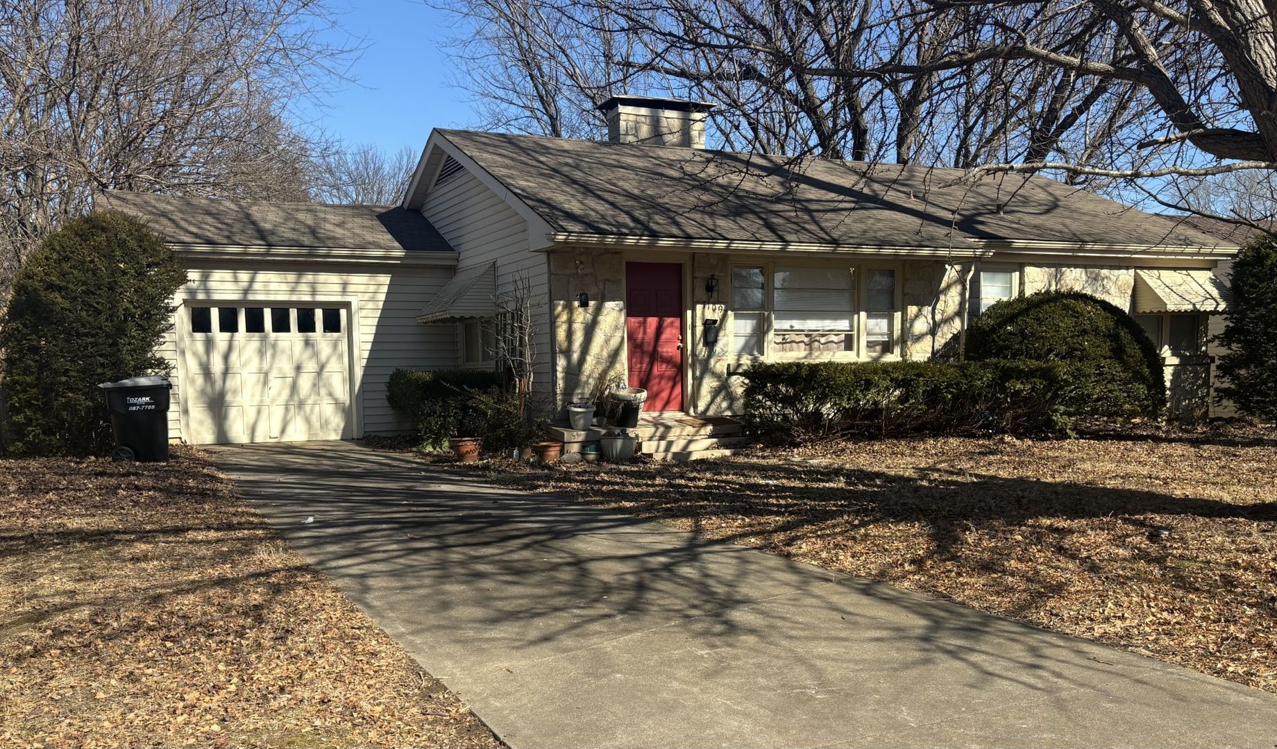 Springfield House: 1109 E. Linwood Dr.